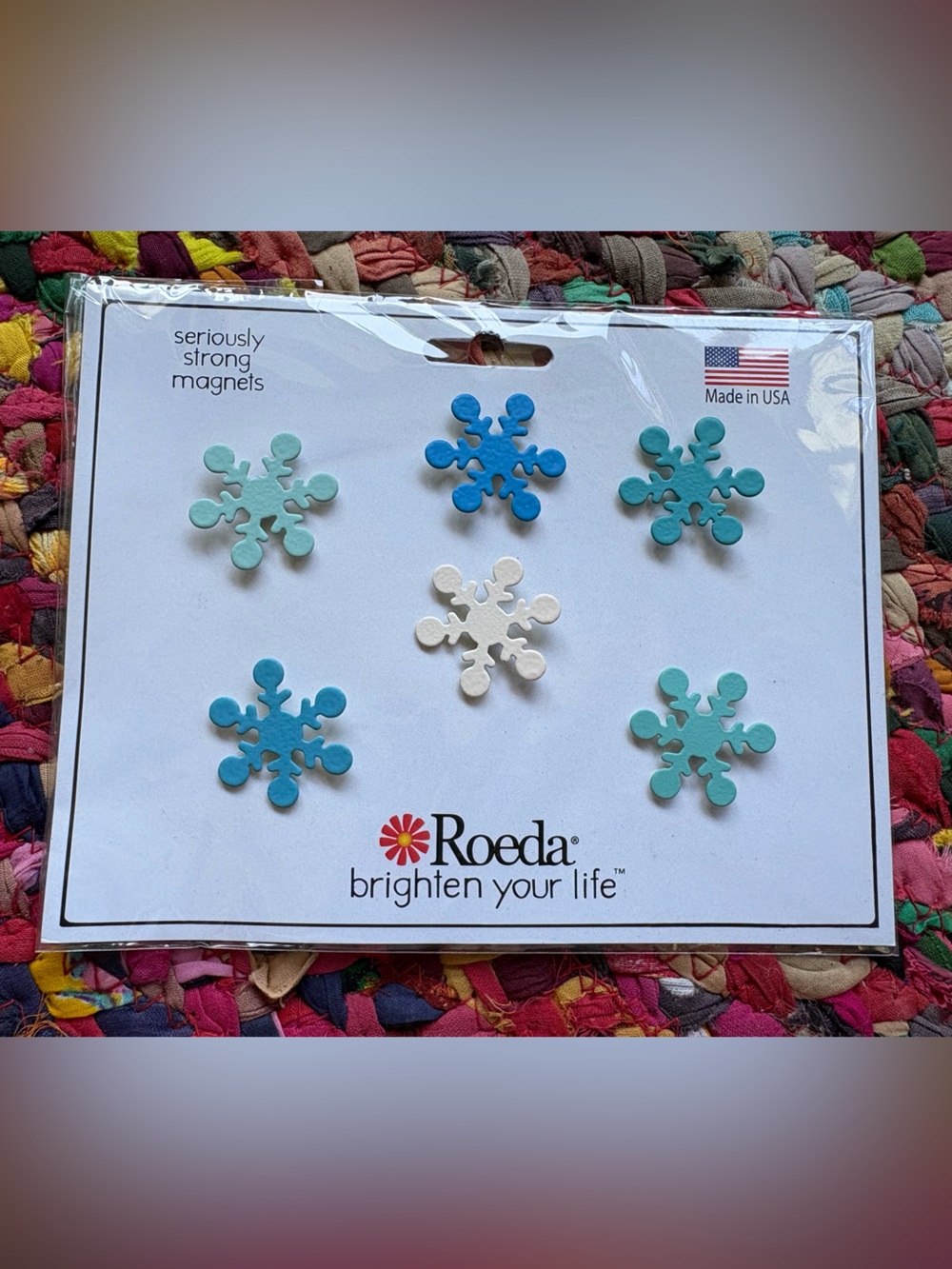 ROEDA HAND-PAINTED METAL SNOWFLAKE MAGNETS